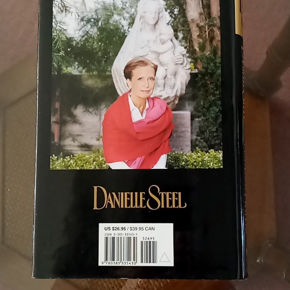 Danielle Steel book - Picture 2 of 4